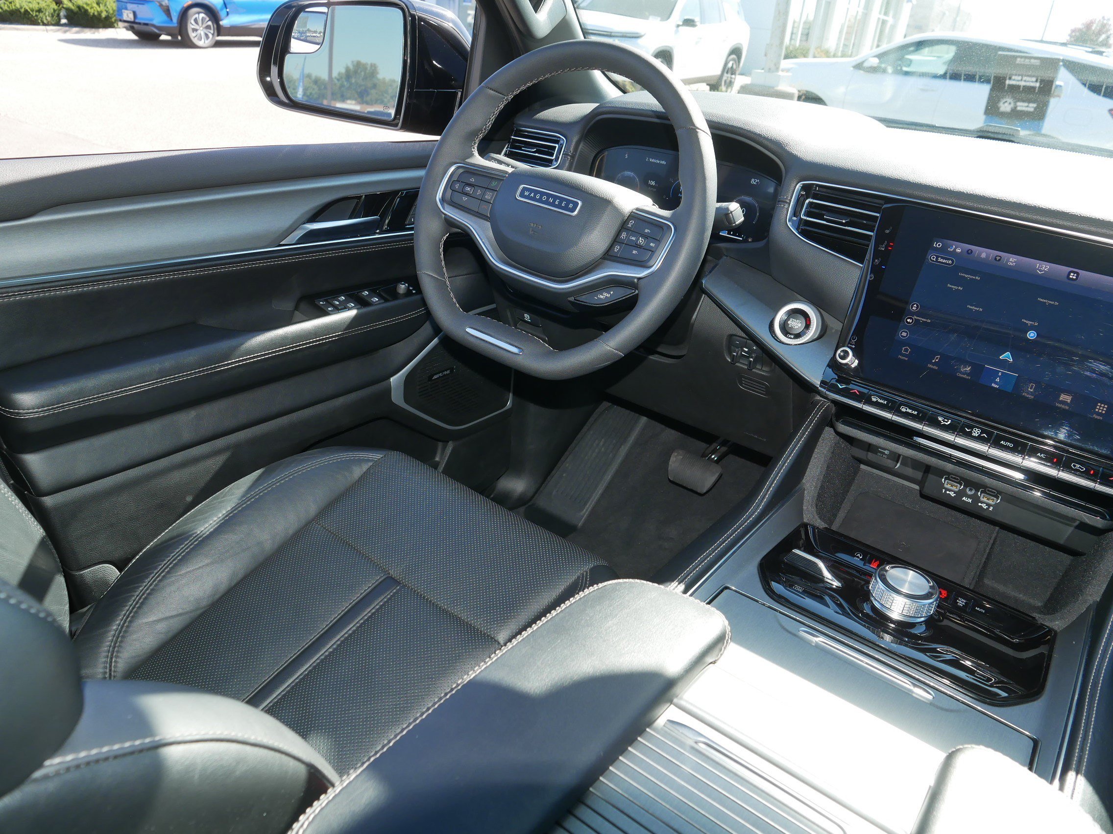 Used 2023 Jeep Wagoneer Series II AWD/4WD image 9