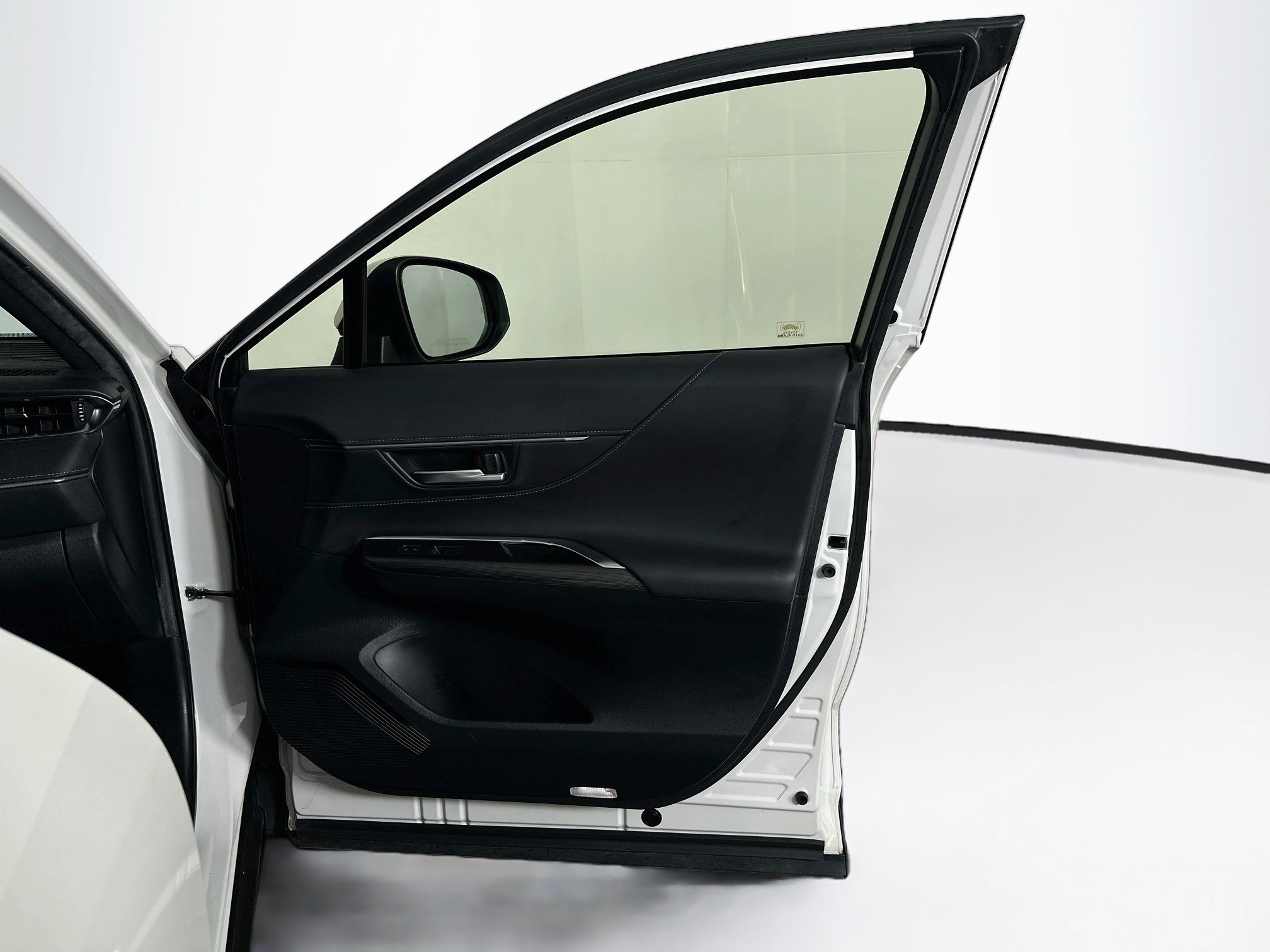 Used 2021 Toyota Venza Limited w/ Carpet Mat Package (TMS) AWD/4WD image 32