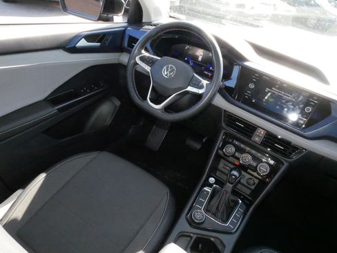 Used 2024 Volkswagen Taos SE image 9