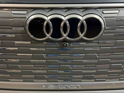 Used 2025 Audi Q4 e-tron Premium Plus w/ Premium Plus AWD/4WD image 21