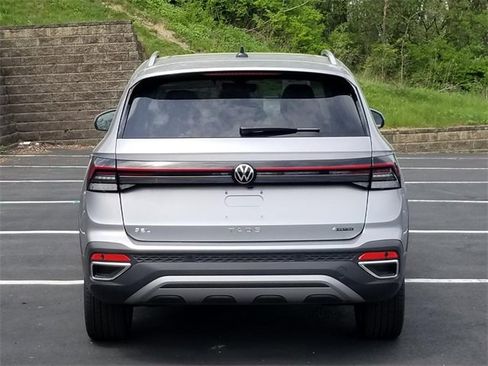 New 2025 Volkswagen Taos SEL image 4