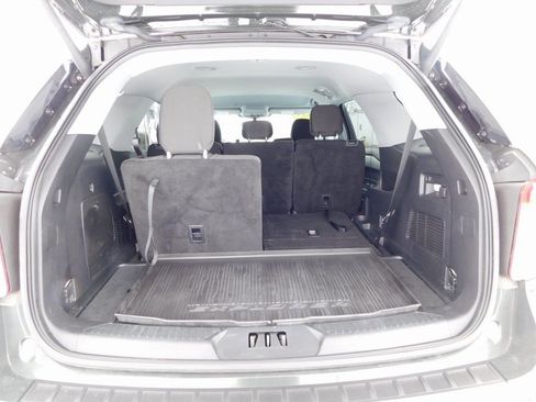 Used 2023 Ford Explorer XLT image 25