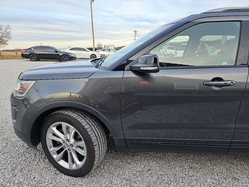 Used 2018 Ford Explorer XLT w/ Equipment Group 202A image 4
