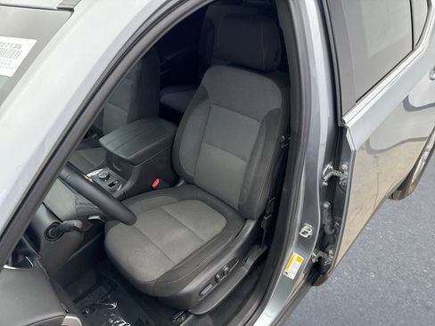 Used 2023 Chevrolet Traverse LT image 11