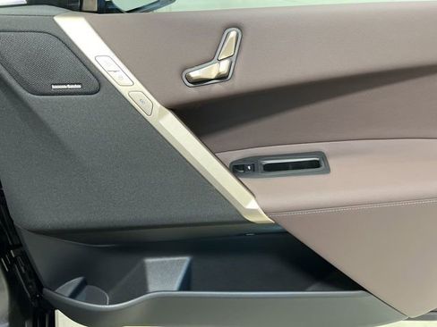 Used 2025 BMW iX xDrive50 image 67