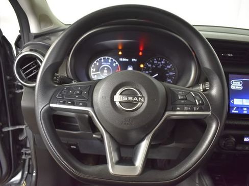 Used 2022 Nissan Kicks SV FWD image 13