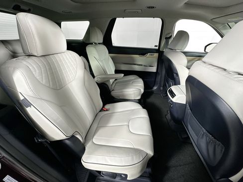 Used 2023 Hyundai Palisade Limited w/ Winter Package image 30