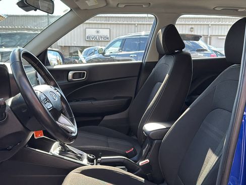 Used 2023 Hyundai Venue SEL image 12