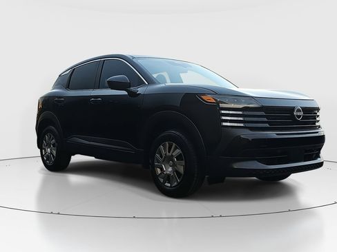 Used 2025 Nissan Kicks S image 3