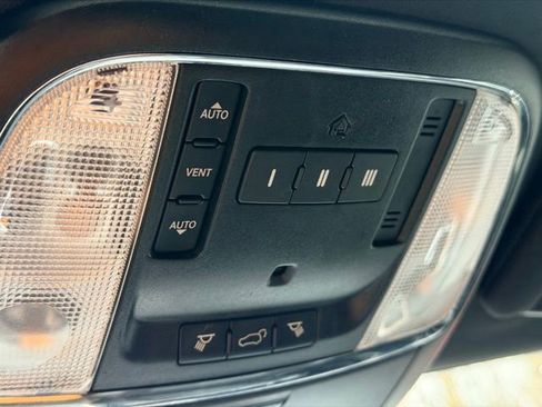 Used 2017 Jeep Grand Cherokee Limited image 19