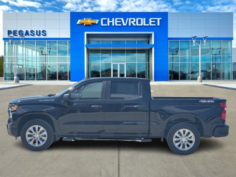 New 2025 Chevrolet Silverado 1500 Custom image 3