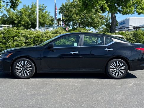 Certified 2024 Nissan Altima 2.5 SV FWD image 7