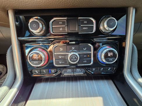Used 2021 GMC Yukon XL Denali w/ Denali Premium Package RWD image 24