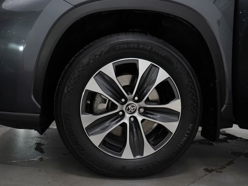 Used 2023 Toyota Highlander XLE image 35