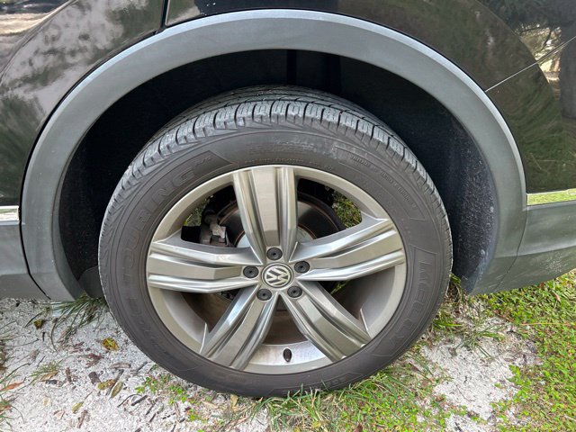 Used 2019 Volkswagen Tiguan SEL Premium w/ 3rd Row Seat Package AWD/4WD image 22