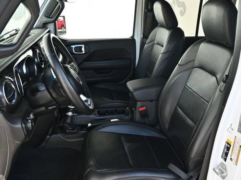 Used 2022 Jeep Wrangler Unlimited Sahara AWD/4WD image 21