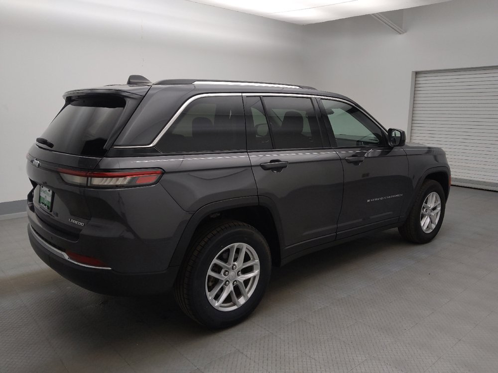 Used 2023 Jeep Grand Cherokee Laredo w/ Luxury Tech Group I AWD/4WD image 10
