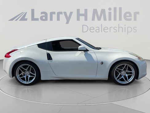 Used 2009 Nissan 370Z Coupe RWD image 6