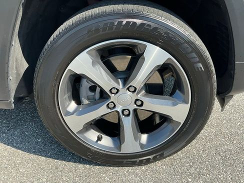 Used 2023 Jeep Grand Cherokee 4WD 4xe w/ Luxury Tech Group II image 14