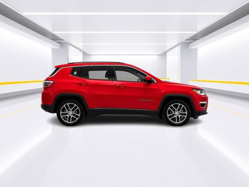 Used 2018 Jeep Compass Latitude FWD image 6
