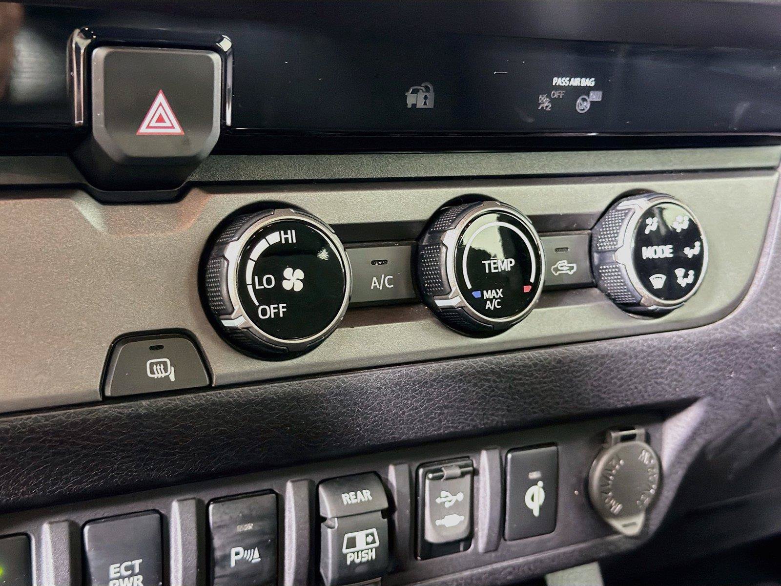 Used 2018 Toyota Tacoma TRD Sport w/ Technology Package RWD image 15