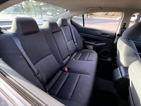 Used 2025 Nissan Altima 2.5 SV image 19