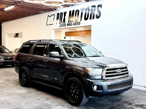 Used 2016 Toyota Sequoia SR5 w/ Premium Package AWD/4WD image 1