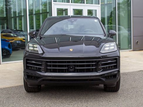 Used 2024 Porsche Cayenne S w/ Premium Package image 2