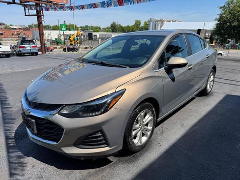 Used 2019 Chevrolet Cruze LT FWD image 6