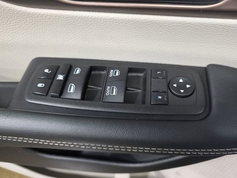 Used 2023 Chrysler Voyager LX image 27