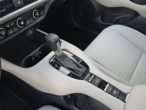 Certified 2025 Honda HR-V LX image 24