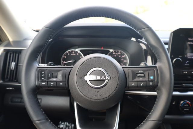 Used 2024 Nissan Pathfinder SL AWD/4WD image 17