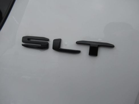 Used 2022 GMC Acadia SLT w/ Elevation Edition AWD/4WD image 10