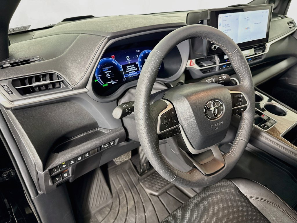 Used 2026 Toyota Sienna Platinum AWD/4WD image 9