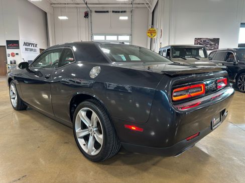Used 2017 Dodge Challenger R/T image 6
