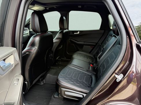 Certified 2023 Ford Escape ST-Line Elite w/ Premium Technology Package AWD/4WD image 5