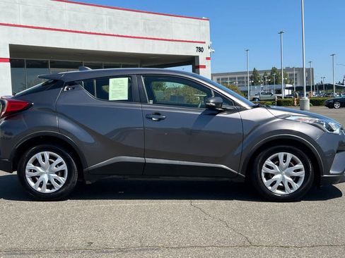 Used 2019 Toyota C-HR LE FWD image 6