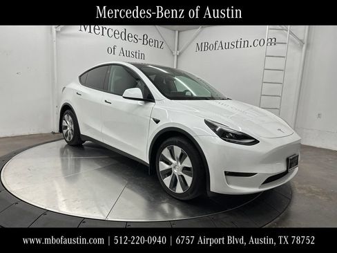 Used 2023 Tesla Model Y Long Range AWD/4WD image 1