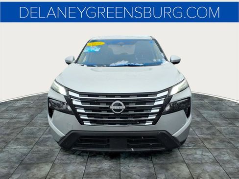 Used 2025 Nissan Rogue SV image 8