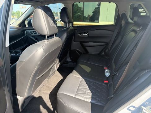 Used 2023 Nissan Rogue Platinum FWD image 6