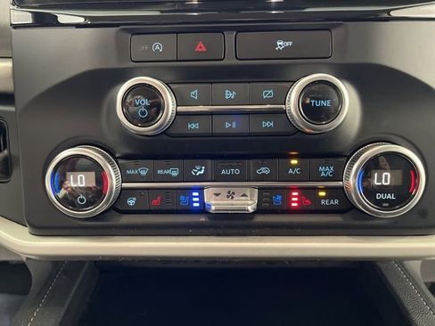 Used 2024 Ford Expedition XLT image 27