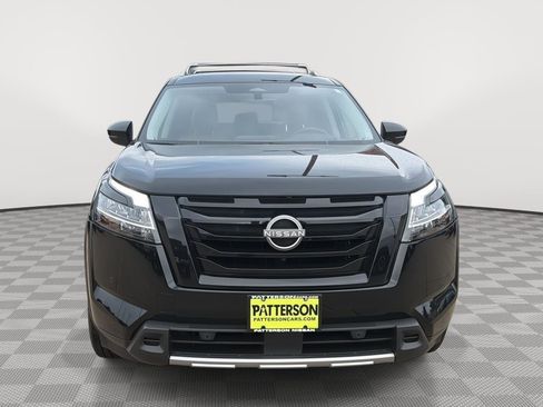 Used 2024 Nissan Pathfinder Platinum w/ Black Appearance Package FWD image 2