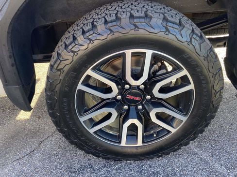 Certified 2023 GMC Sierra 1500 AT4 w/ Technology Package image 31