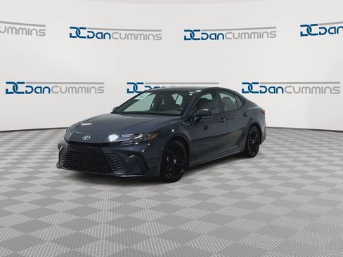Used 2025 Toyota Camry SE FWD image 5