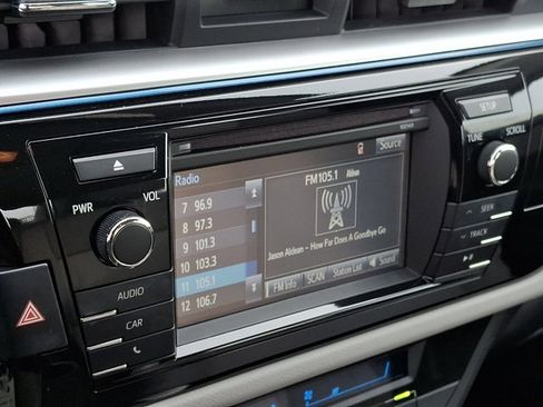 Used 2015 Toyota Corolla LE image 16