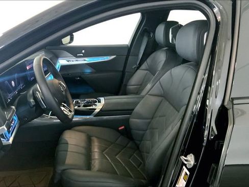 Used 2025 BMW 760i xDrive w/ Premium Package AWD/4WD image 11