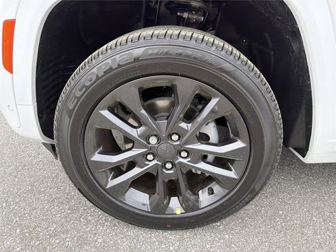 New 2026 Jeep Grand Cherokee Limited Reserve image 8