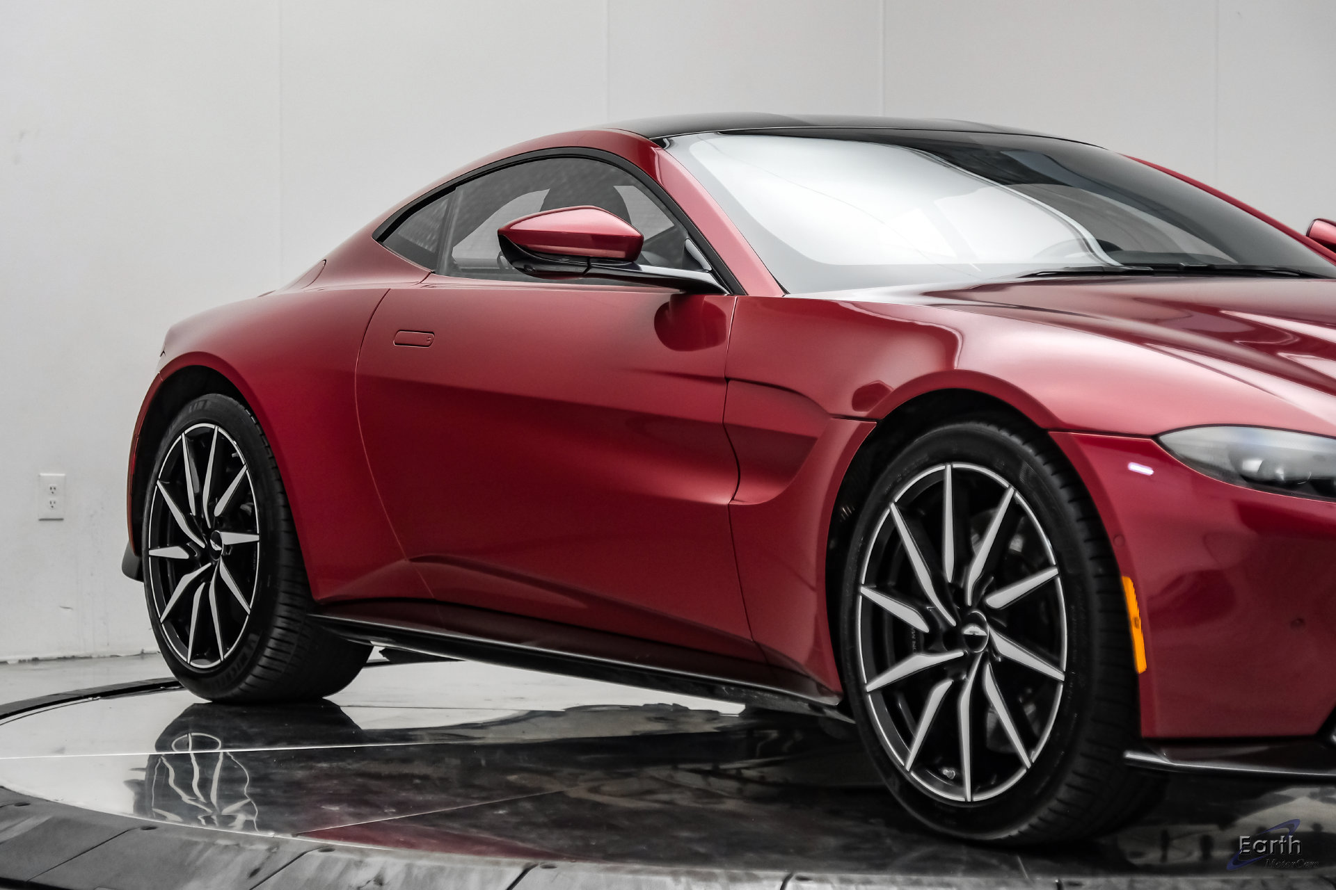 Used 2019 Aston Martin V8 Vantage Coupe RWD image 31