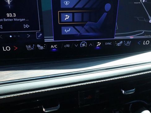 New 2026 Chevrolet Suburban Premier image 8