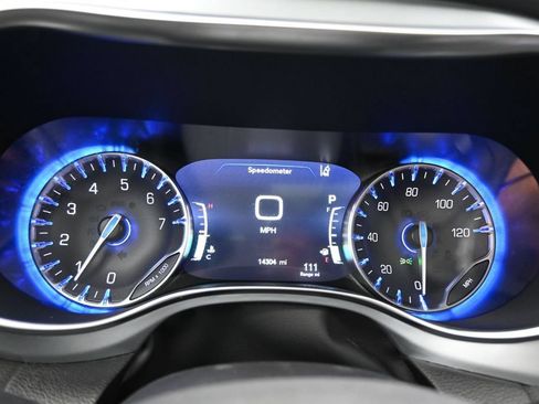 Used 2026 Chrysler Pacifica Limited FWD image 16
